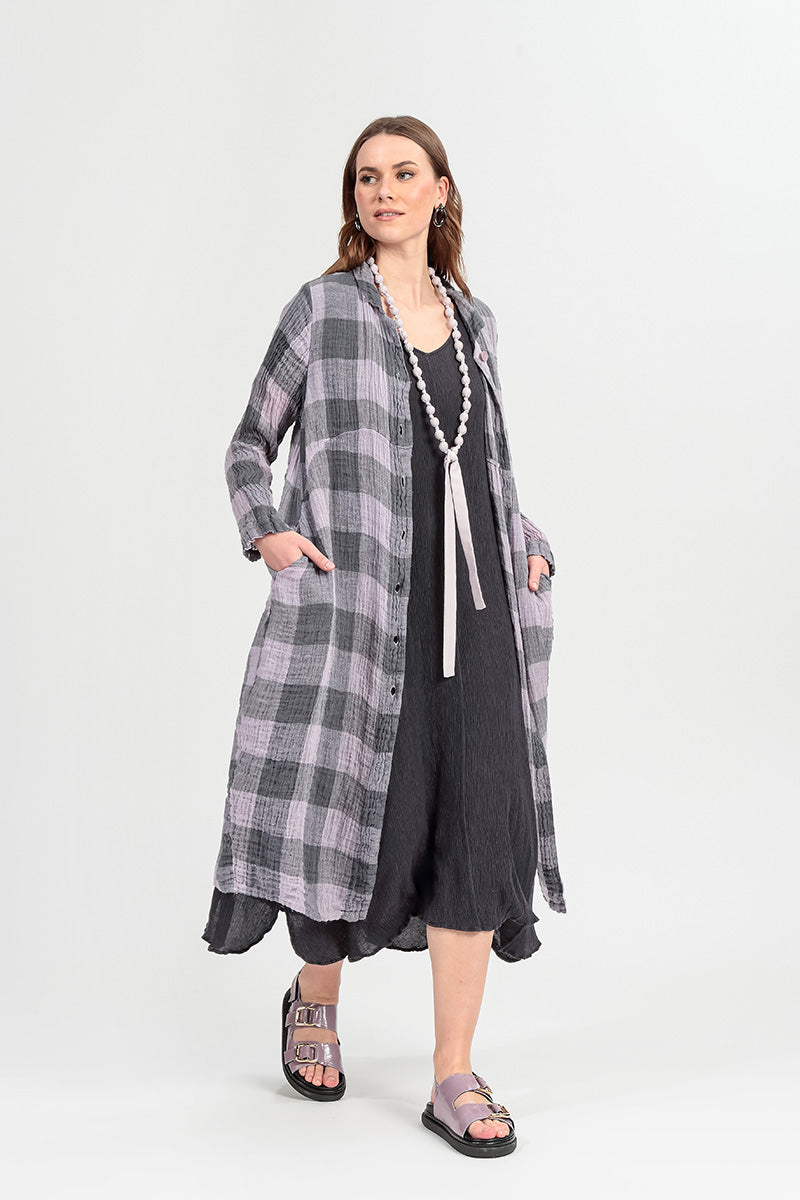 Robe-veste en gaze de lin lilas à grands carreaux