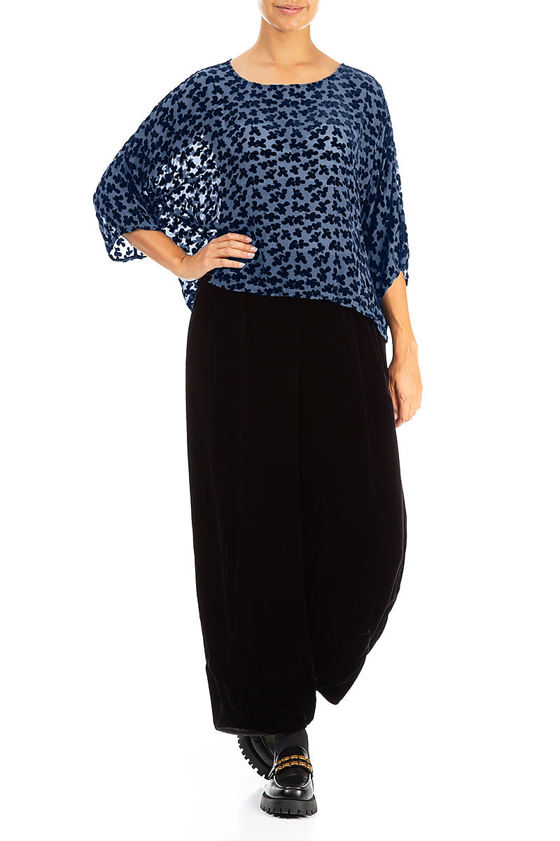 Kastenförmige Bluse aus königsblauem Seidensamt mit Devoré-Muster