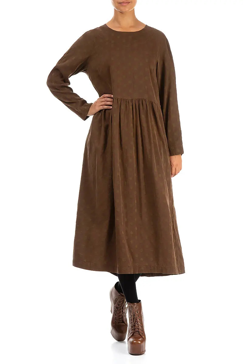 Gepunktetes Seidenkleid aus gealtertem Kupfer mit Knopfleiste auf der Rückseite