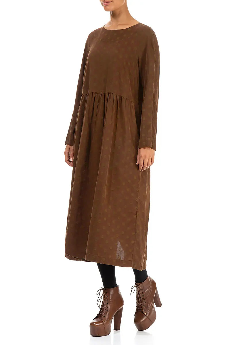 Gepunktetes Seidenkleid aus gealtertem Kupfer mit Knopfleiste auf der Rückseite