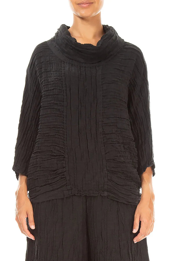 Schwarze Bluse aus Seide und Leinen mit Wasserfallausschnitt und Crinkle-Effekt