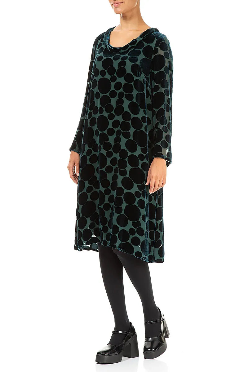 Kleid aus Samt mit Wasserfallausschnitt, verziert mit Devoré-Blasen und Pfauenmotiven