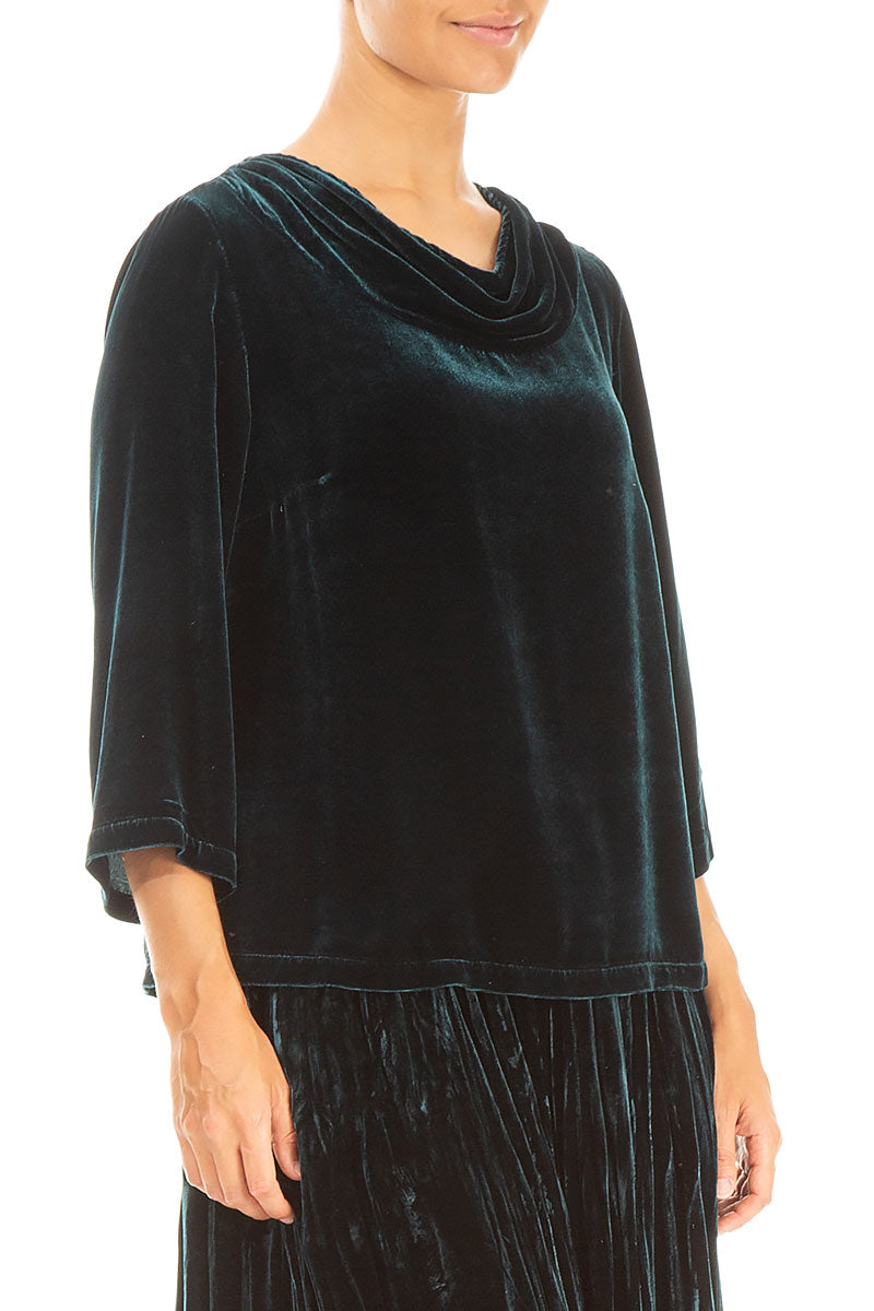 Bluse aus Pfauenseidensamt mit Wasserfallausschnitt