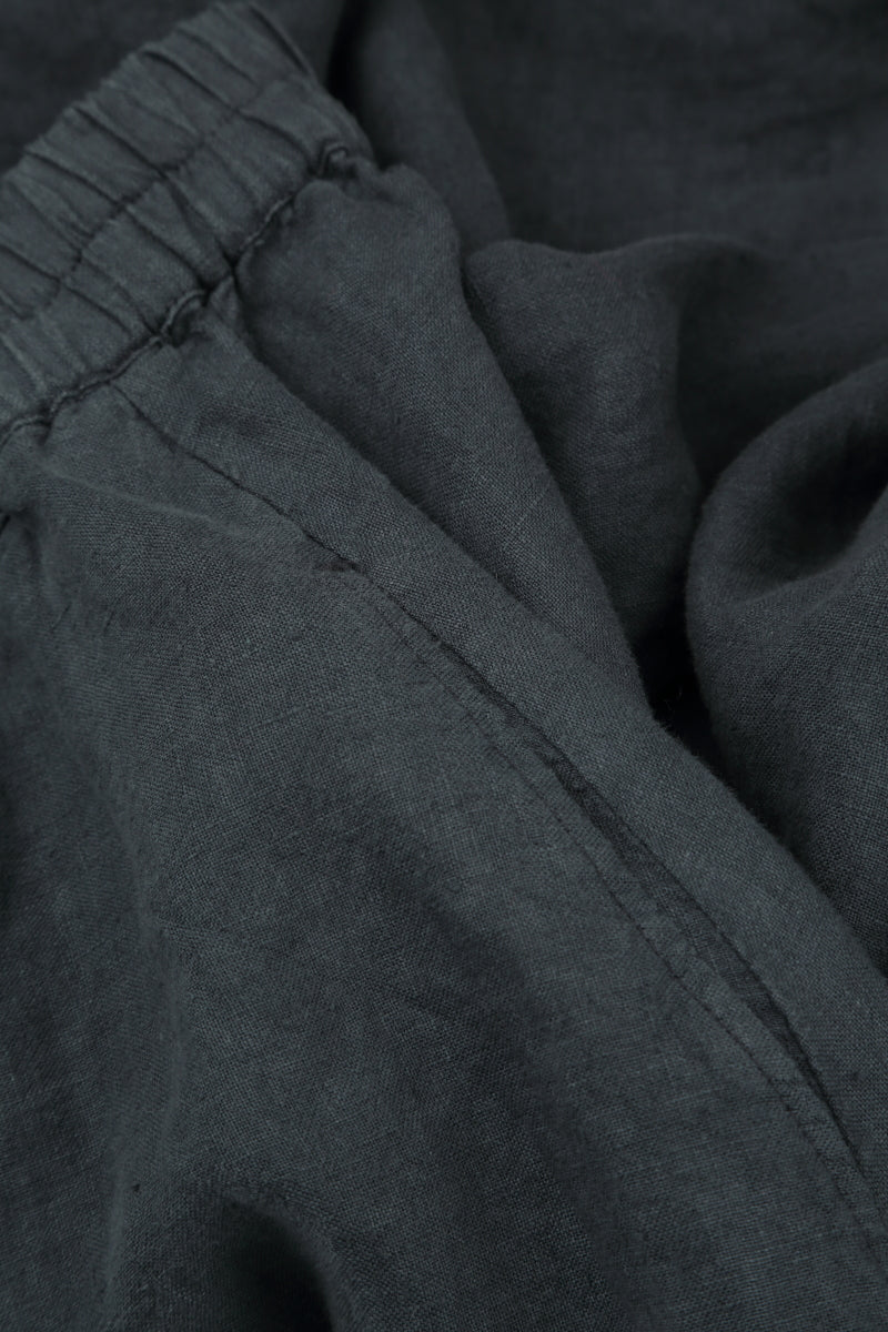 Pantalon court en lin graphite