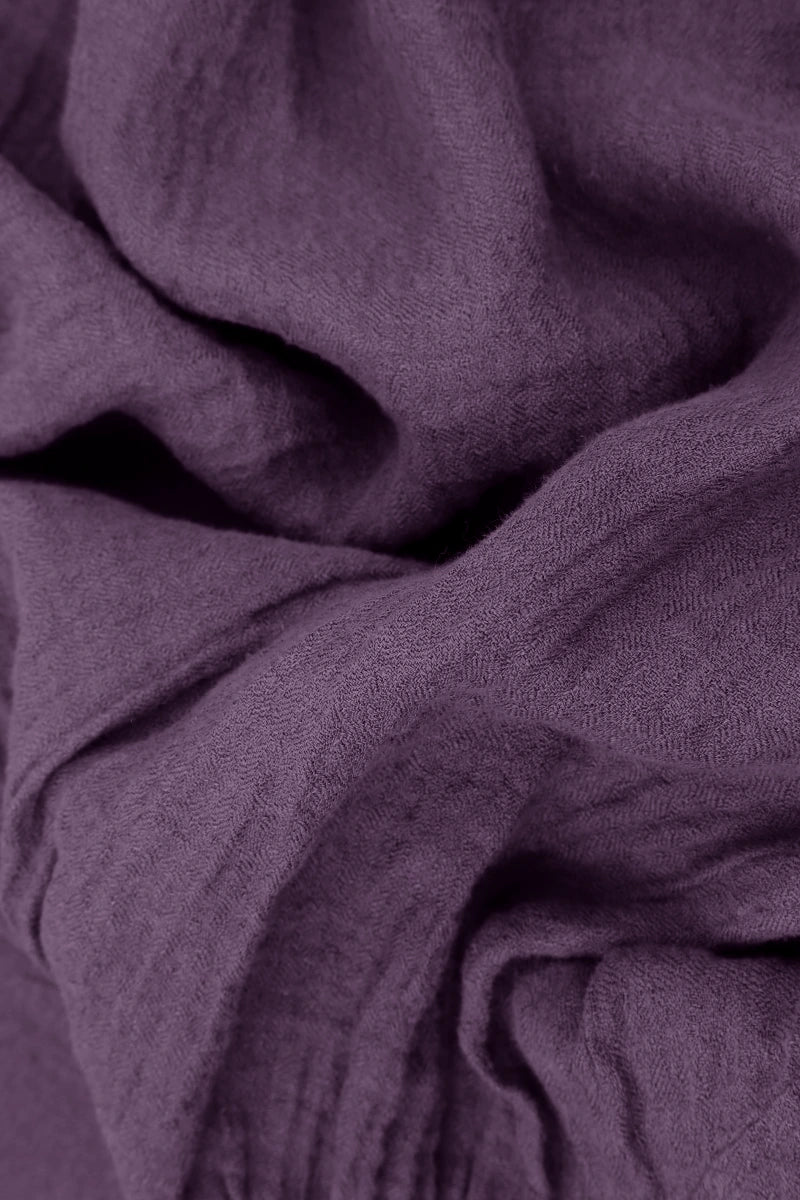 Ausgestelltes Amethyst-Crêpe-Leinenkleid