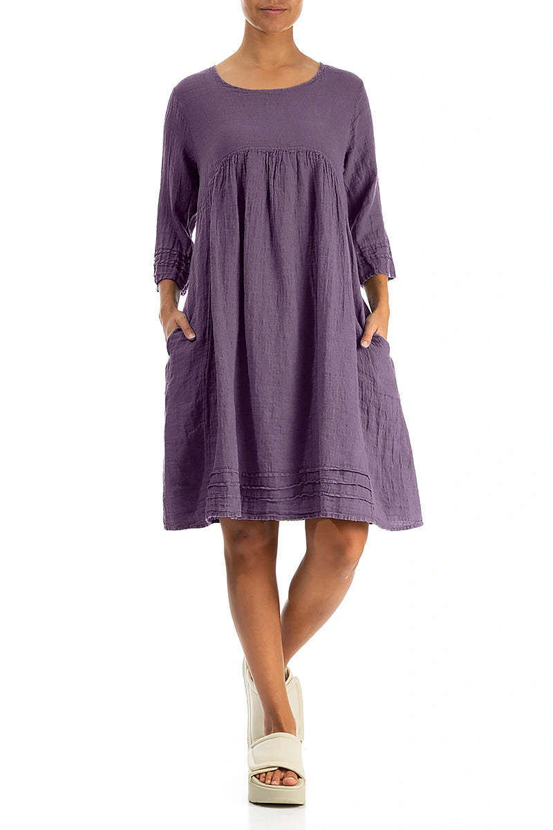 Ausgestelltes Amethyst-Crêpe-Leinenkleid