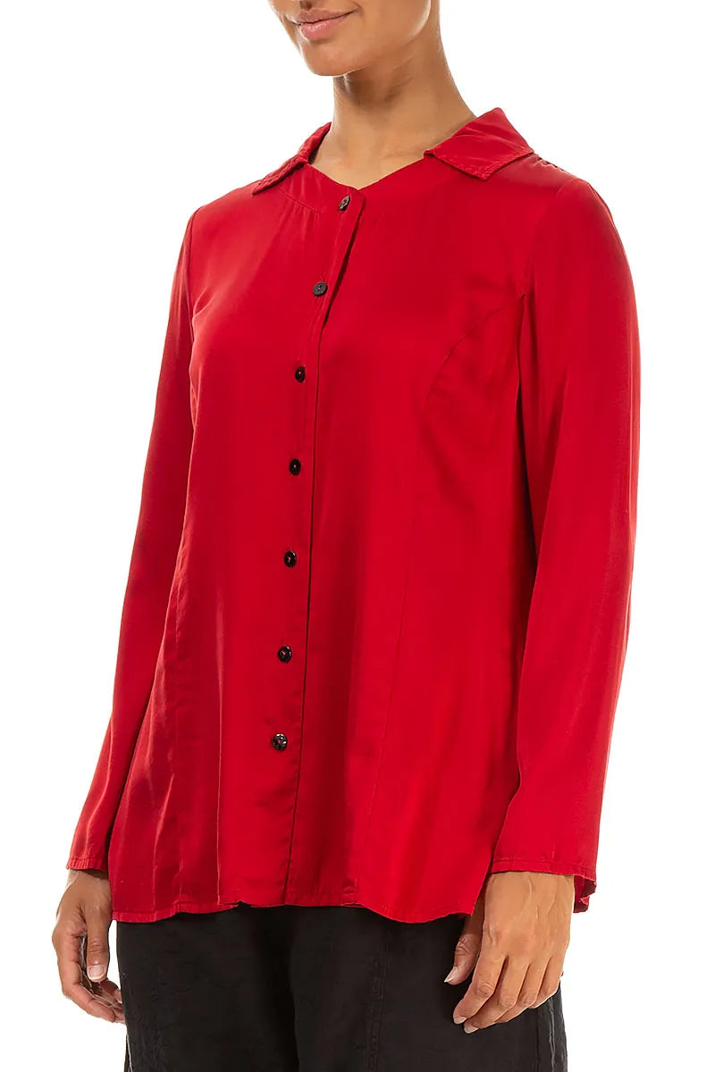 Chemise en soie rouge cerise à dos évasé