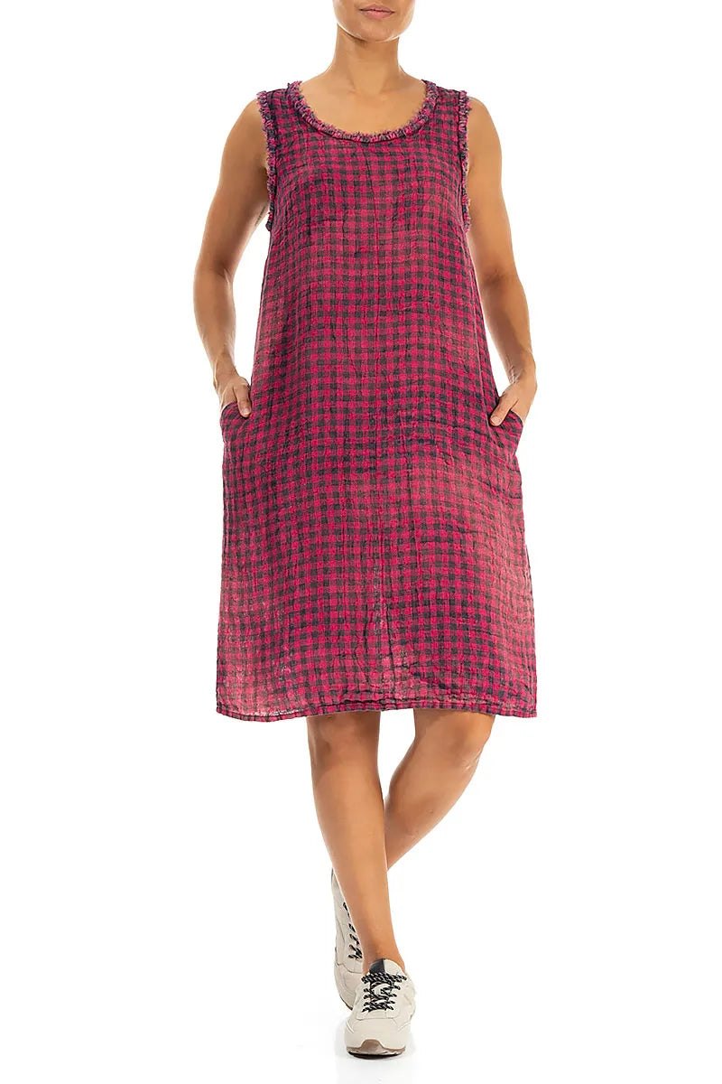 Ärmelloses Leinenkleid mit ausgefranstem Ausschnitt in Magenta und Aquarell-Karomuster