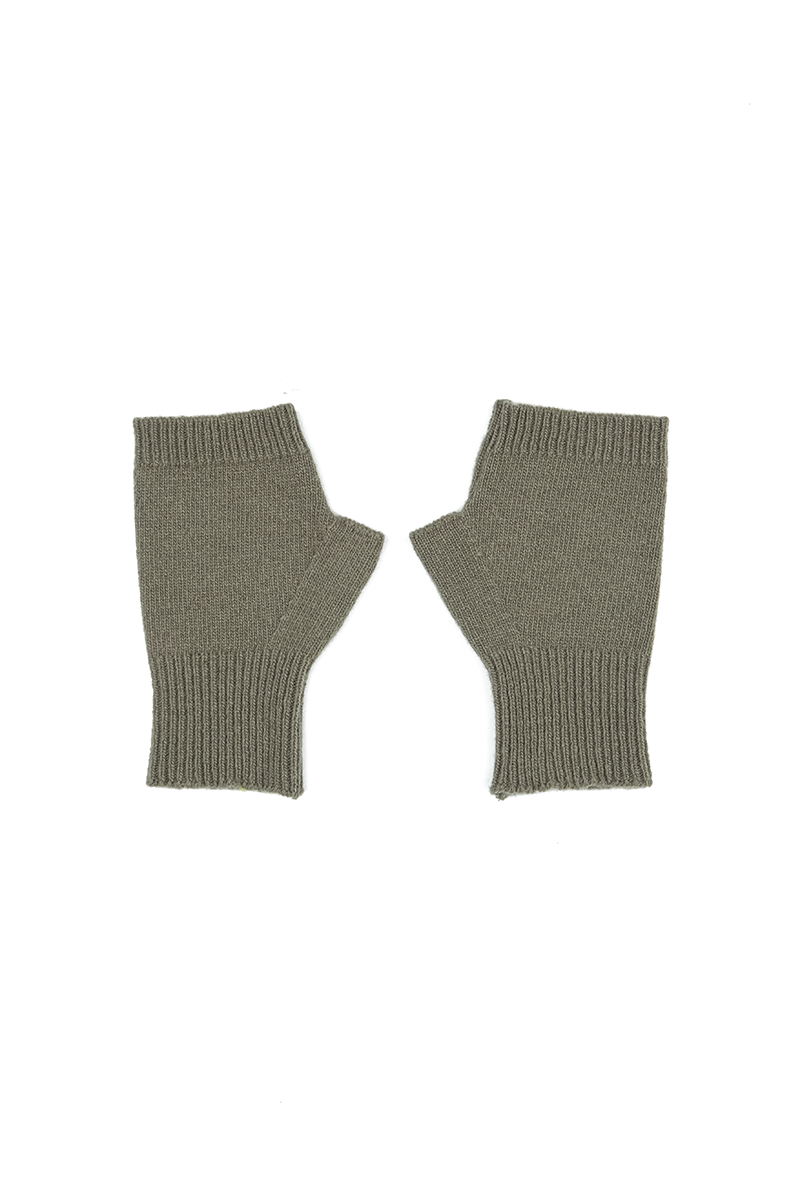 Khakifarbene Armstulpen aus weicher Wolle
