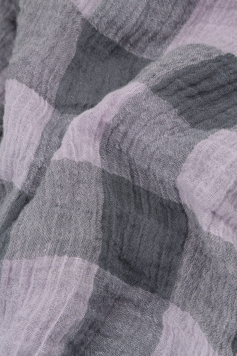 Großer karierter, lilafarbener Leinenschal aus Gaze