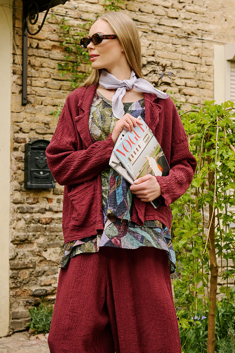 Chemisier en soie texturée à manches 3/4 superposées et motif mosaïque artistique