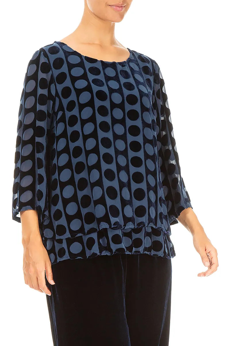 Chemisier en velours de soie bleu roi à rayures dévorées superposées