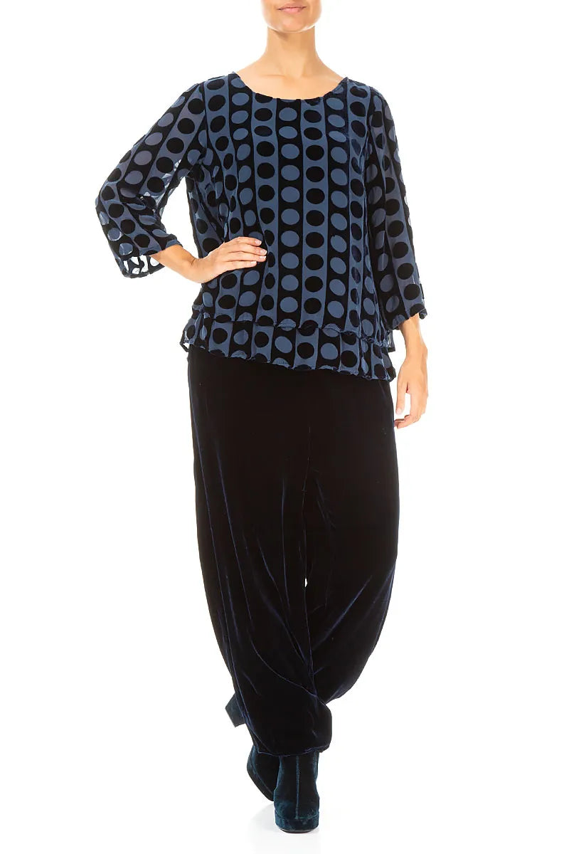 Chemisier en velours de soie bleu roi à rayures dévorées superposées