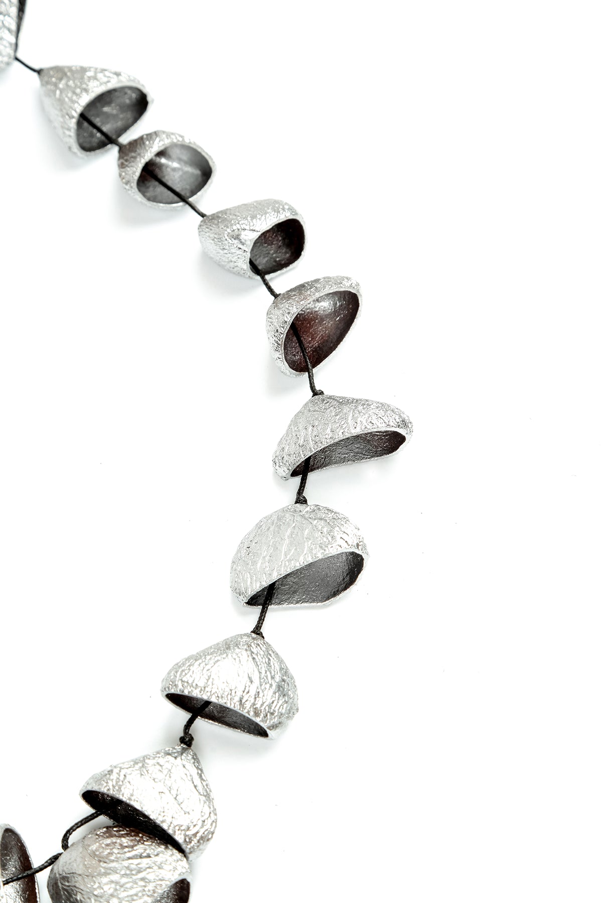 Collier statement coquillage lunaire