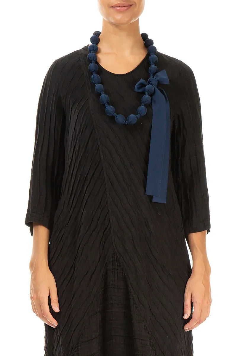 Collier de perles de bambou en soie bleu nuit