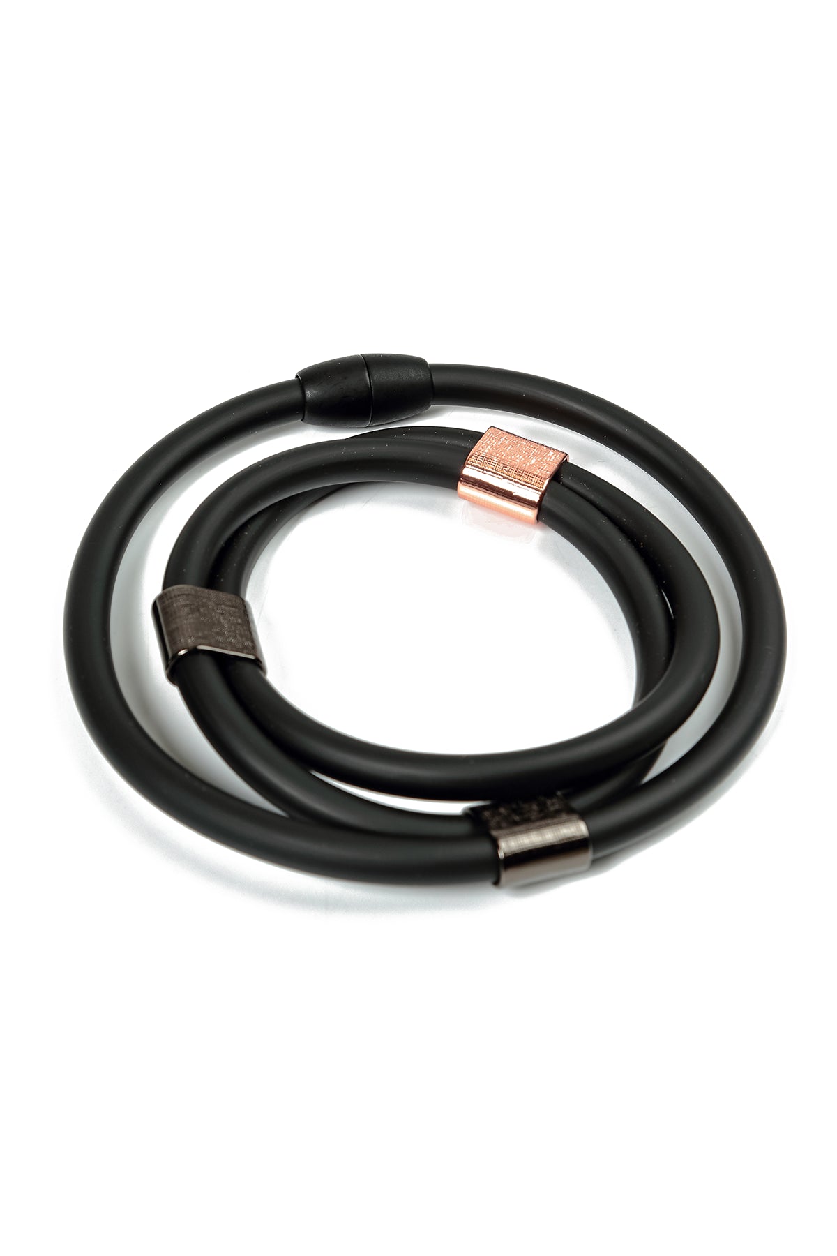 Noir Balance Halskette aus schwarzem Gummi