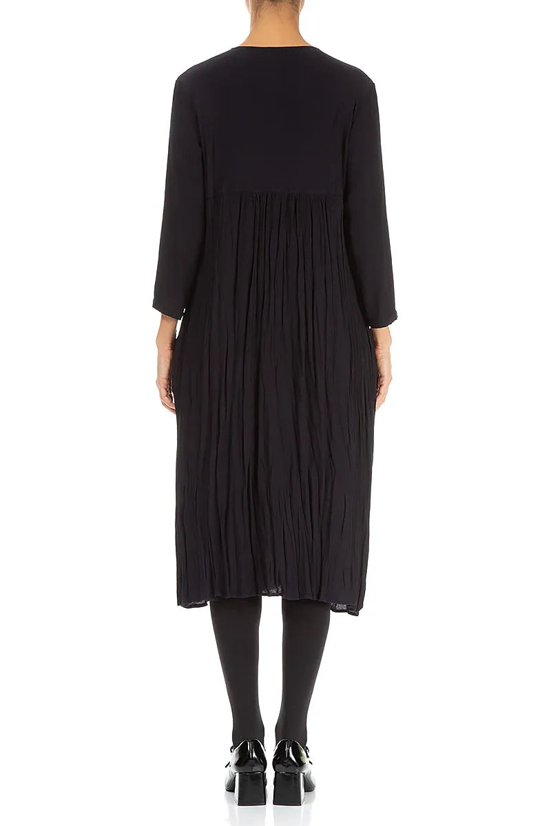 Robe romantique noire en viscose froissée