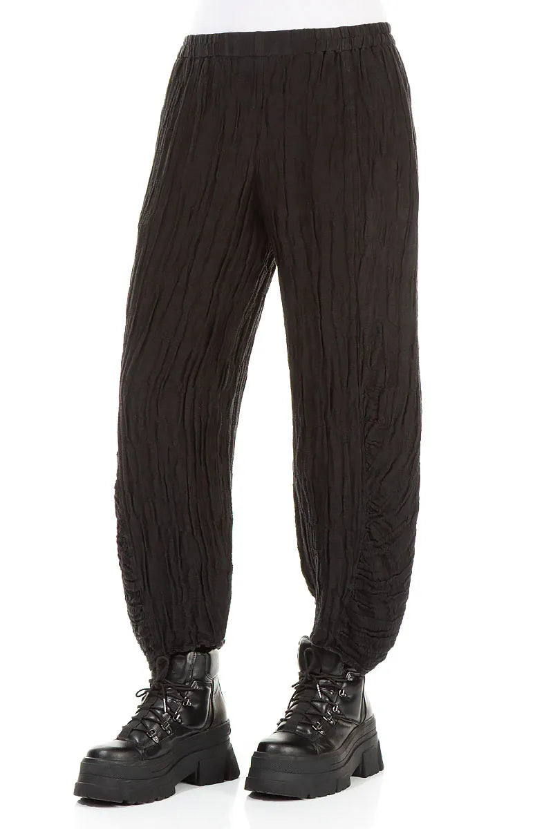 Schwarze Seidenleinenhose mit gerüschtem Saum und Kreisen