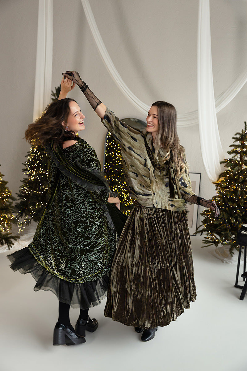 Rüschenschal aus Seidensamt Forest Mist