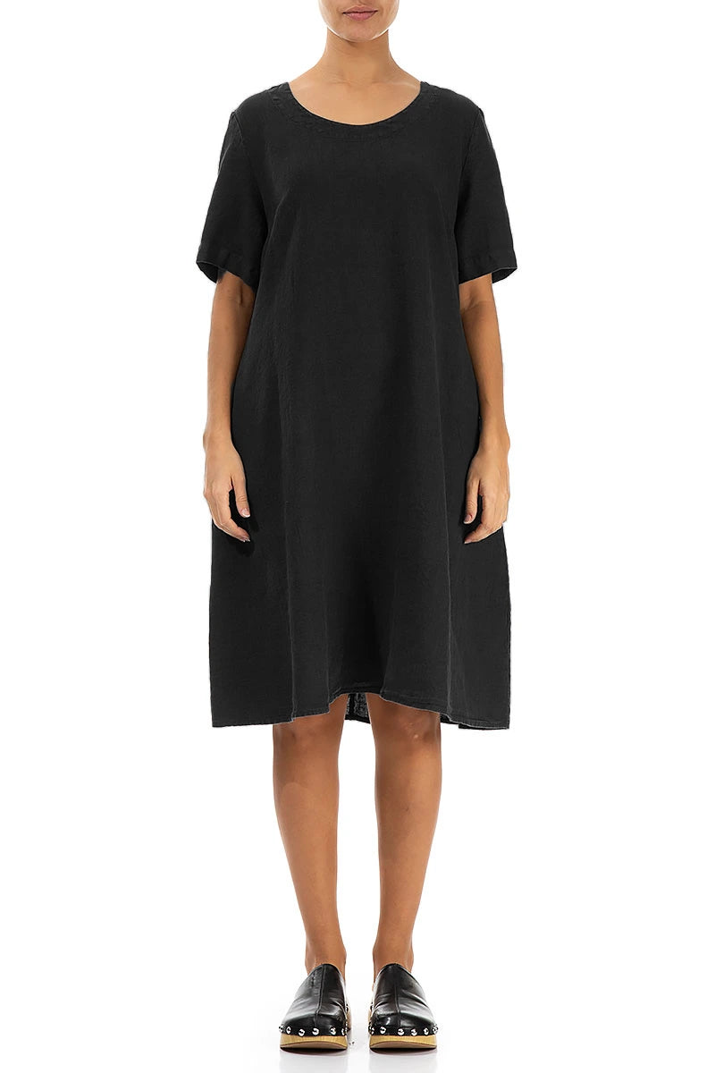 Kurzärmliges schwarzes Leinenkleid