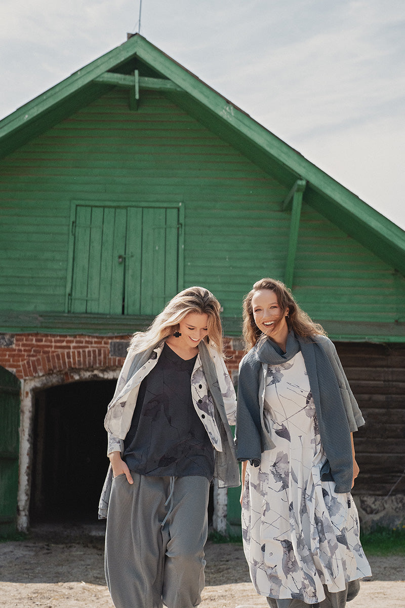 Sleeveless V-Neck Graphite Mirage Silk Bamboo Blouse 8