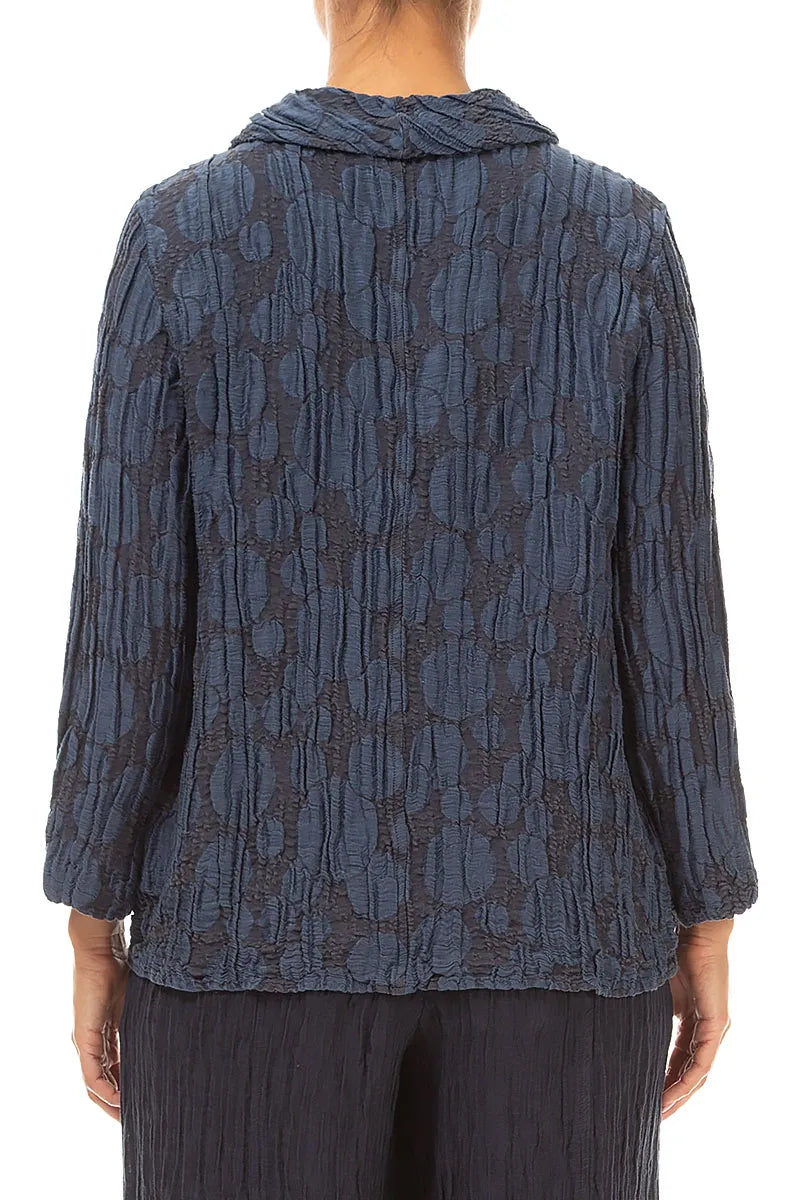Weiche Bluse aus Circle-Seide und Leinen in Schieferblau mit Wasserfallausschnitt