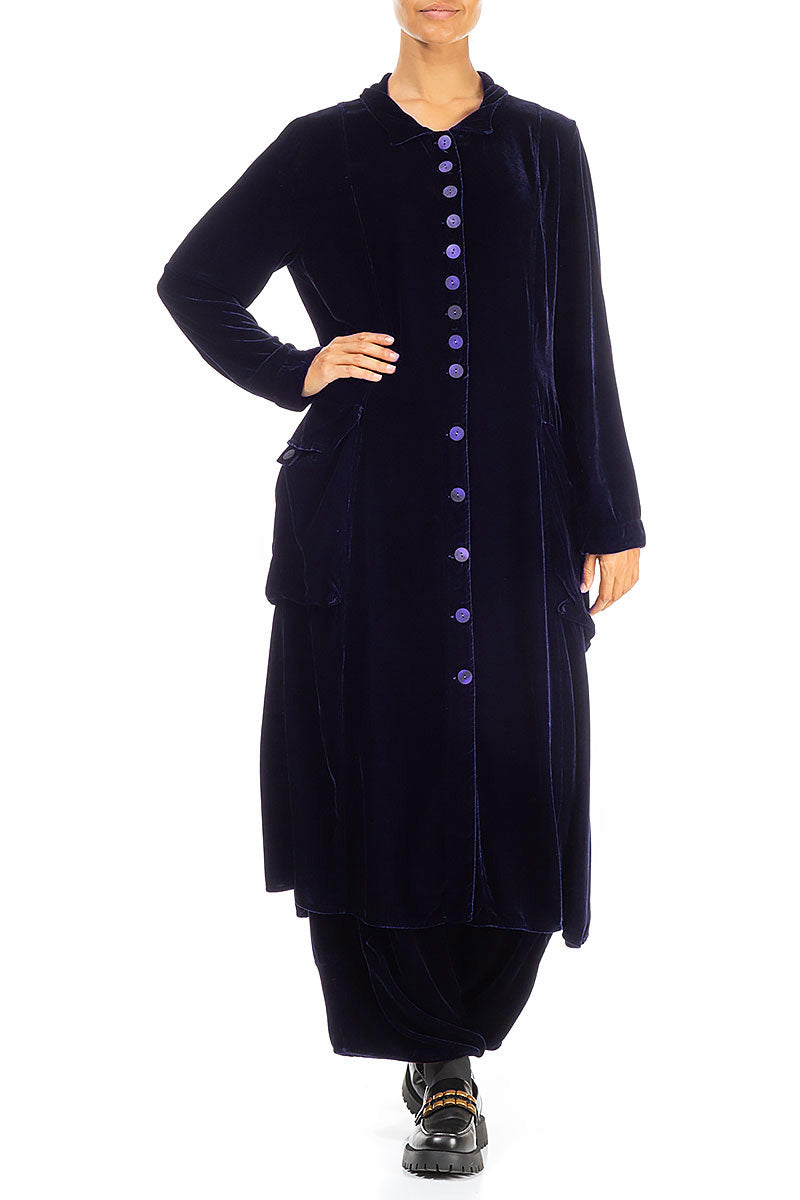 Elegante lange Jacke aus königsviolettem Seidensamt