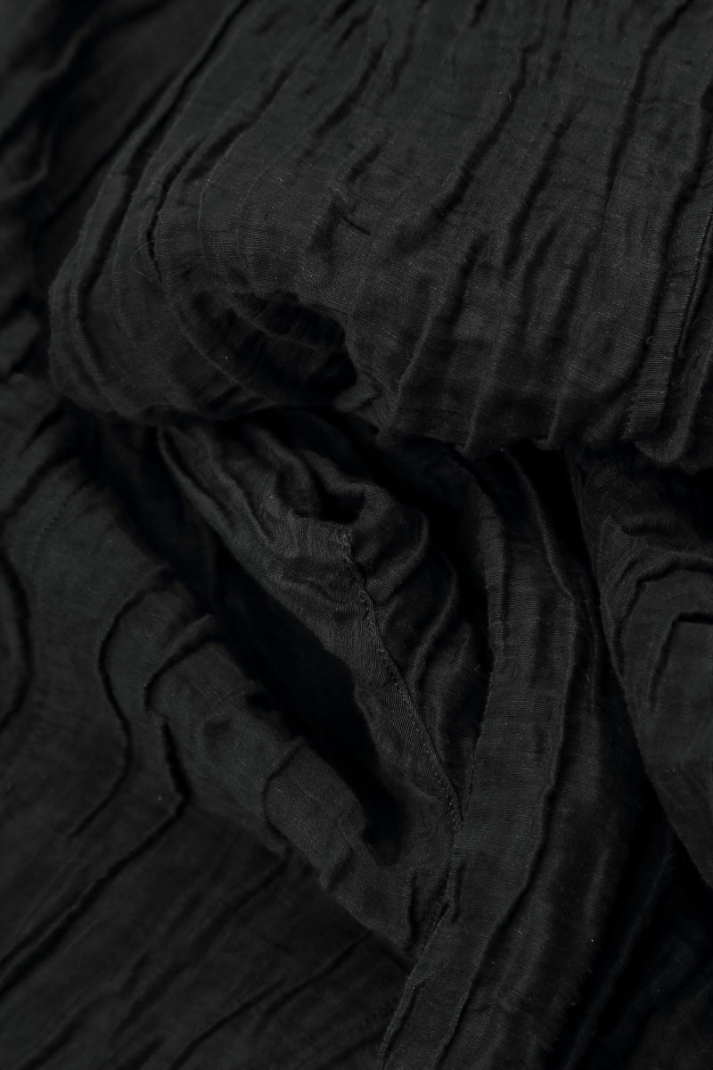 Asymmetrische Bluse aus schwarzem Crinkle-Seide-Leinen