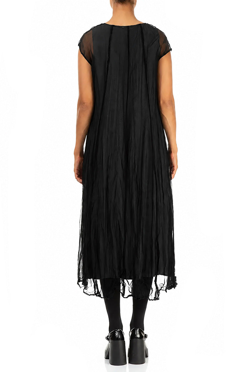Schwarzes, knitterfreies Seidenchiffonkleid