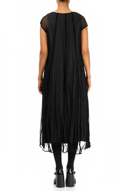 Schwarzes, knitterfreies Seidenchiffonkleid
