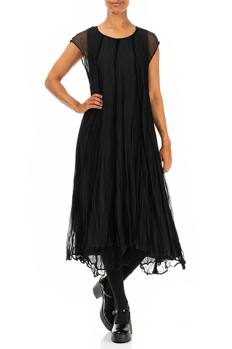 Schwarzes, knitterfreies Seidenchiffonkleid