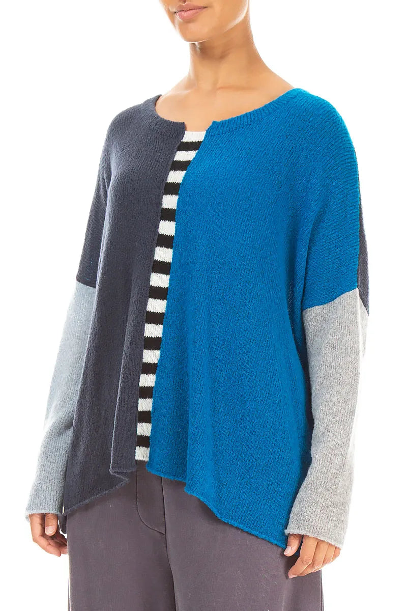 Pull en laine bleu marine et azur à empiècements de couleurs, coupe boxy