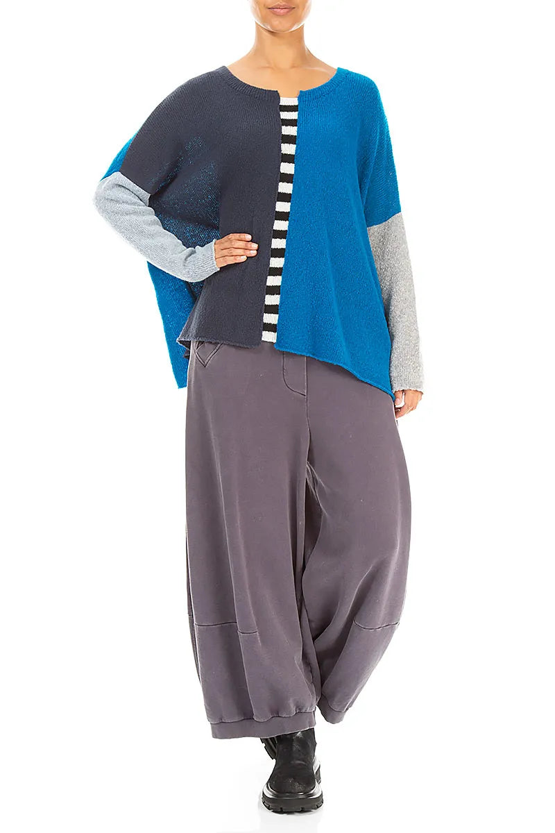 Pull en laine bleu marine et azur à empiècements de couleurs, coupe boxy