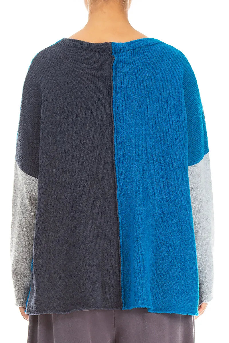Pull en laine bleu marine et azur à empiècements de couleurs, coupe boxy