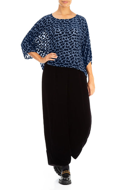 Kastenförmige Bluse aus königsblauem Seidensamt mit Devoré-Muster