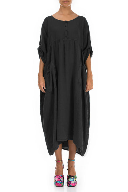 Schwarzes Leinenkleid mit Knöpfen