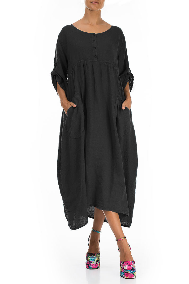 Schwarzes Leinenkleid mit Knöpfen