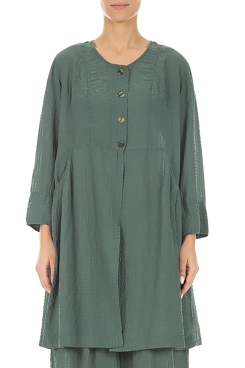 Geknöpfte, salbeigrüne Seidenjacke mit Strukturmuster