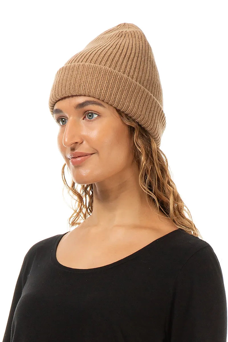 Karamellfarbene Beanie-Mütze aus weicher Wolle