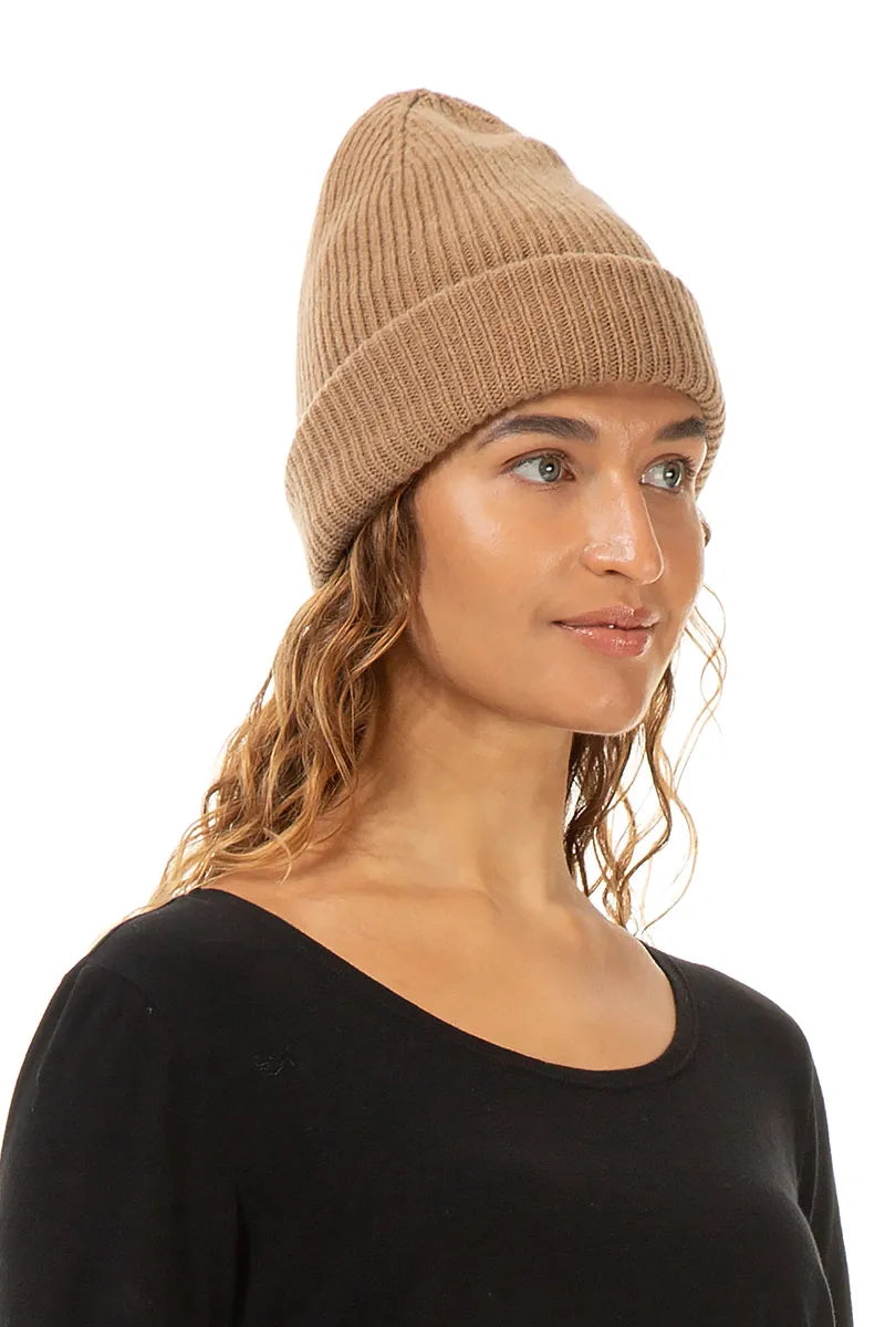 Karamellfarbene Beanie-Mütze aus weicher Wolle