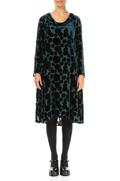 Kleid aus Samt mit Wasserfallausschnitt, verziert mit Devoré-Blasen und Pfauenmotiven