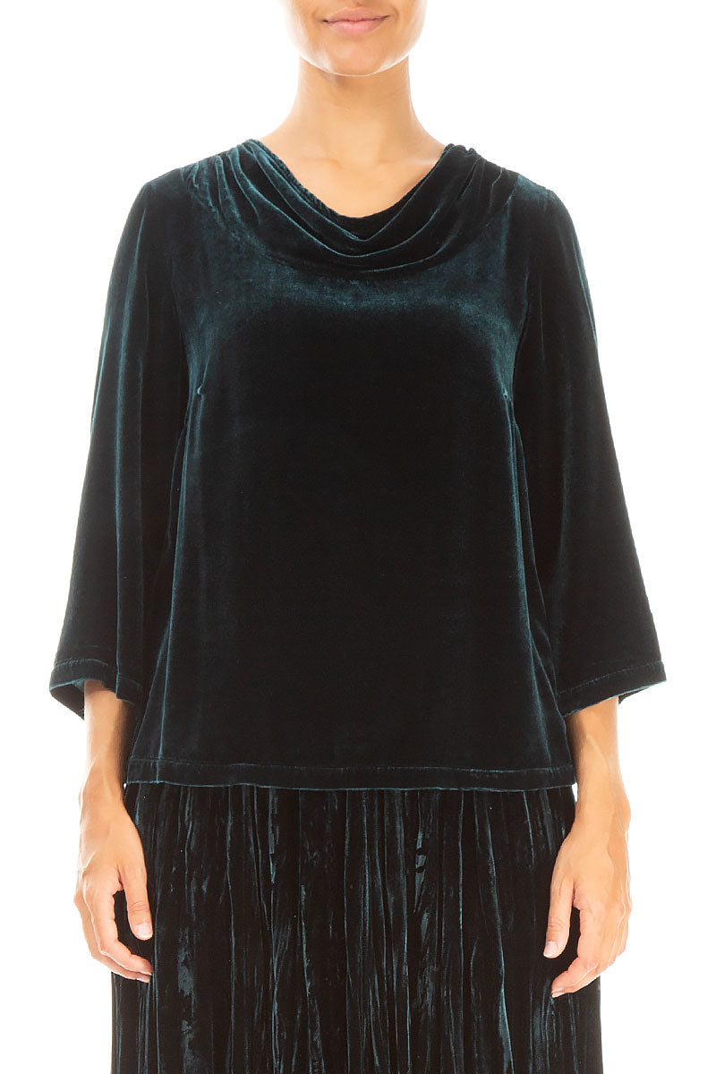 Bluse aus Pfauenseidensamt mit Wasserfallausschnitt