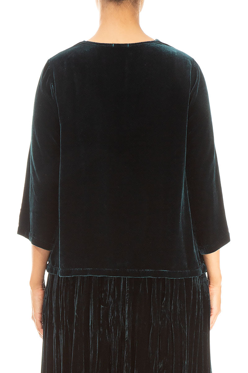 Bluse aus Pfauenseidensamt mit Wasserfallausschnitt