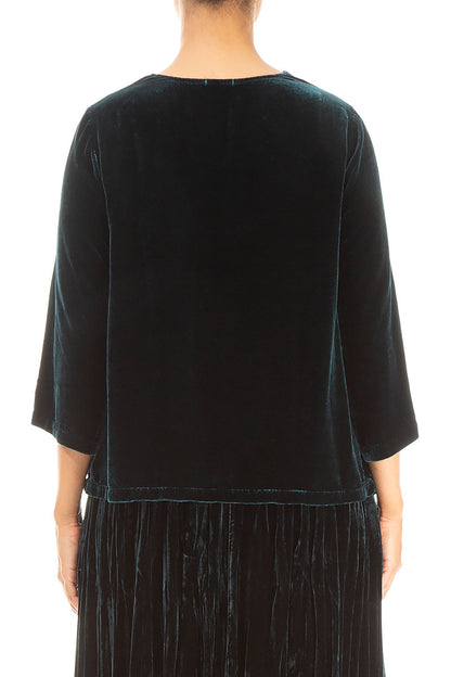 Bluse aus Pfauenseidensamt mit Wasserfallausschnitt