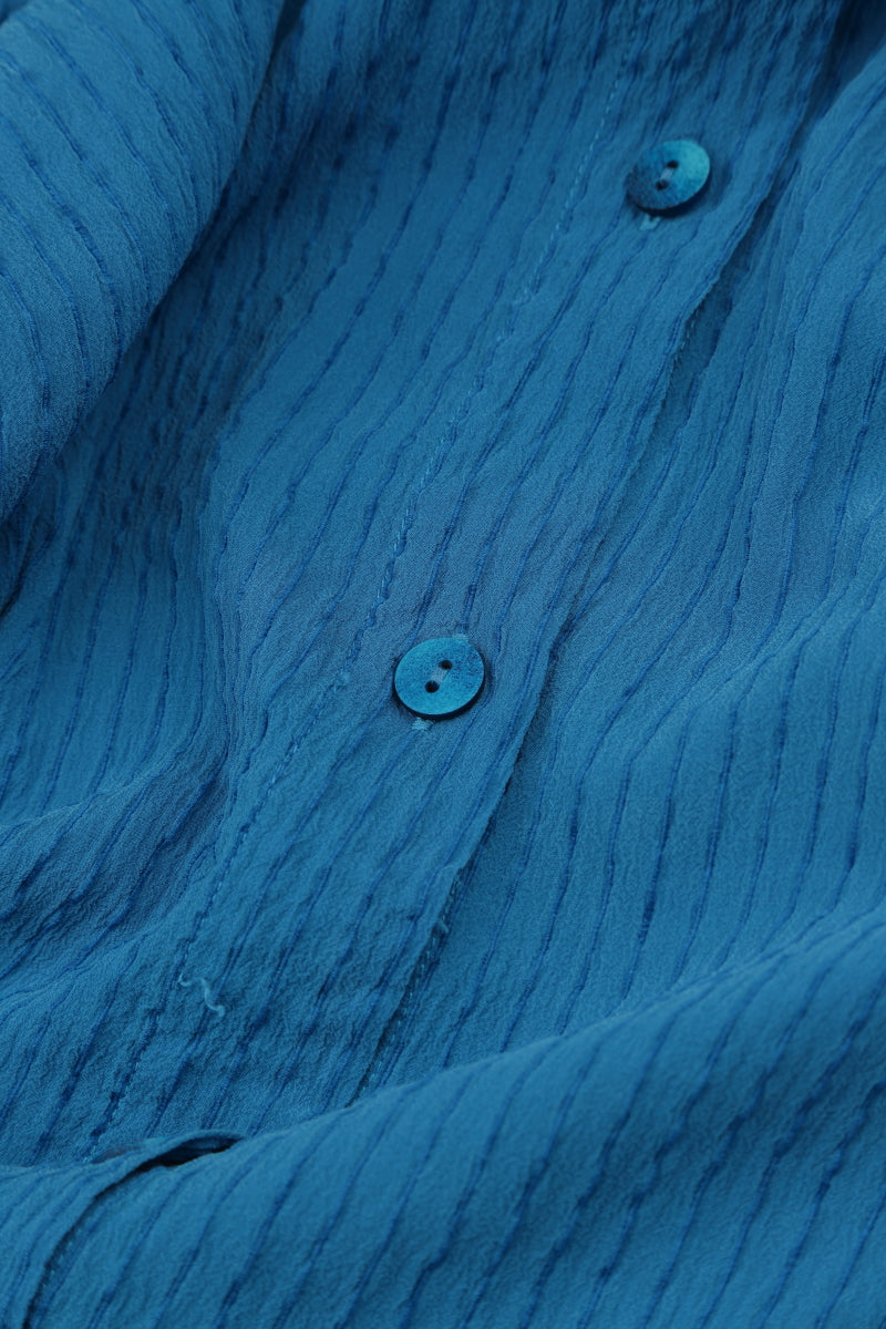 Veste en soie à rayures bleu cobalt et à fente profonde