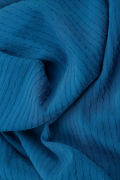 Veste en soie à rayures bleu cobalt et à fente profonde