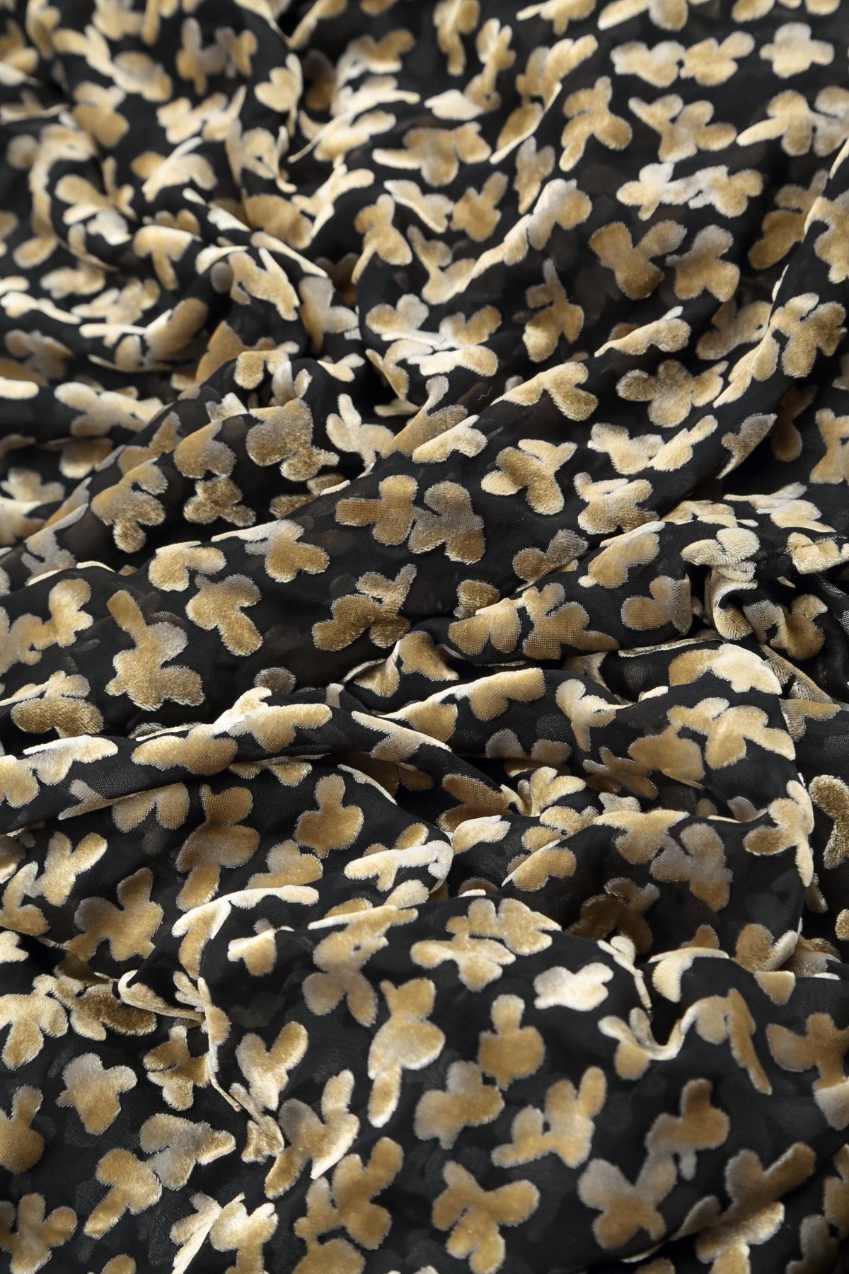 Chemise ample en velours de soie doré à pétales dévorés