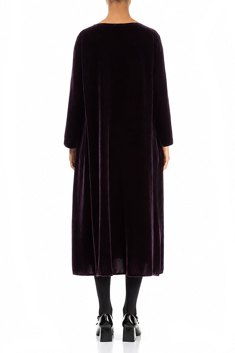 Drapiertes Kleid aus Seidensamt in tiefem Pflaumenton