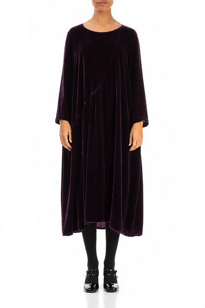 Drapiertes Kleid aus Seidensamt in tiefem Pflaumenton