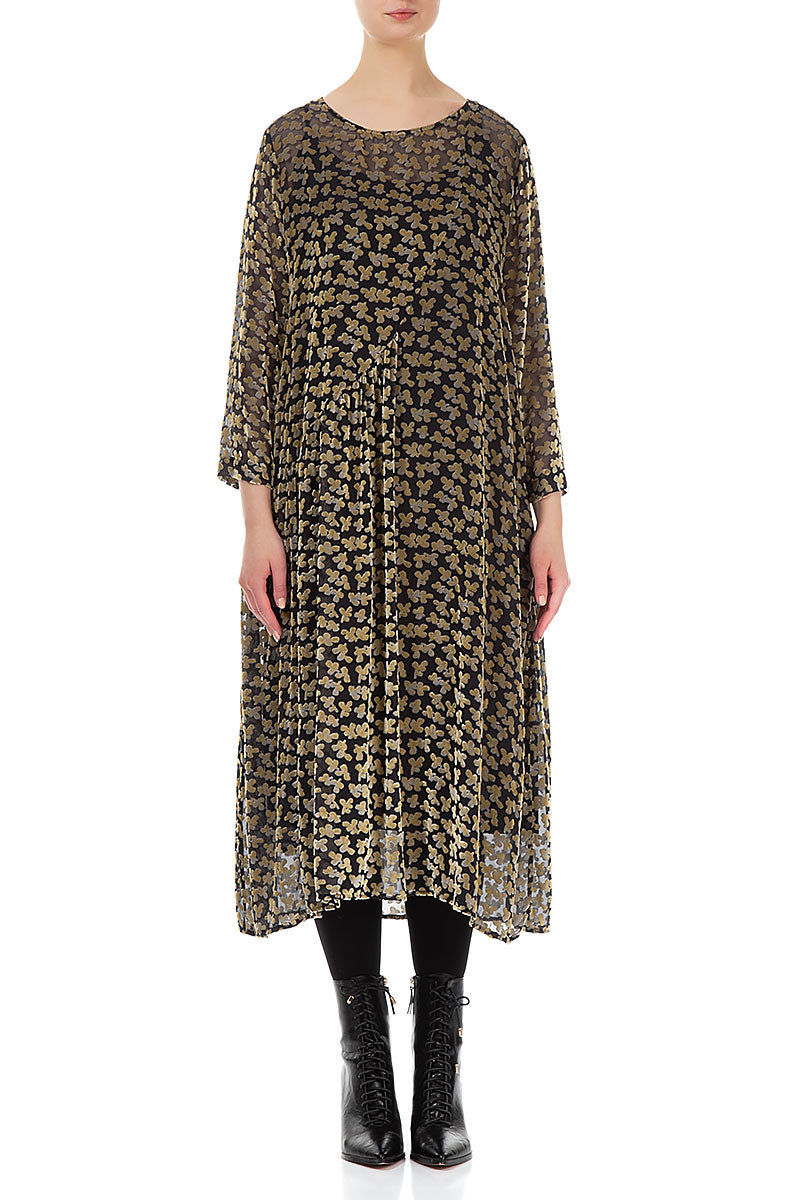 Robe en velours de soie doré à pétales dévorés drapés